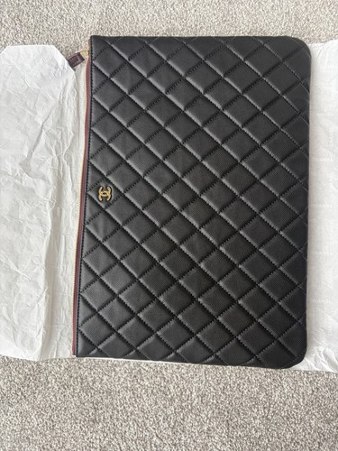 Chanel black quilted caviar - black,