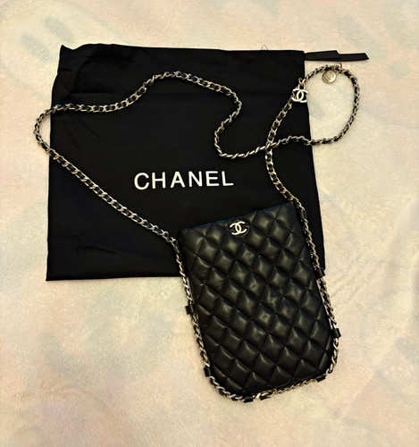 Chanel black quilted leather - quilted,