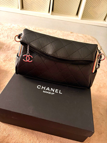 Chanel black quilted zipper - chanel,