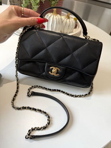 Chanel black quilted leather - black,