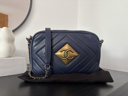 Chanel shoulder bag small navy - chanel,
